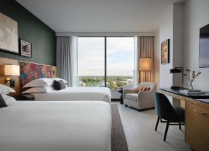 Postel nebo postele na pokoji v ubytování Kimpton Santo San Antonio - Riverwalk by IHG