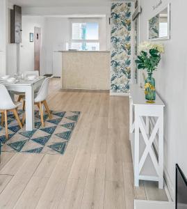 a living room with a table and a vase of flowers at Lumineux avec balcon & confort familial in Le Havre +18 photos