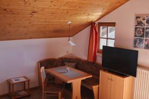 a living room with a couch and a television at Oberortsgut in Tirolo