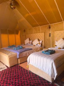 Postel nebo postele na pokoji v ubytování Authentic Luxury Camp