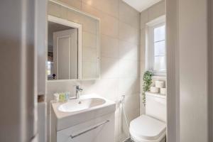 Galeriebild der Unterkunft 5 Bed Home Near Windsor with Garden, Parking in Datchet