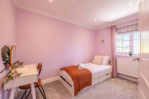 Galeriebild der Unterkunft 5 Bed Home Near Windsor with Garden, Parking in Datchet + 20 Fotos