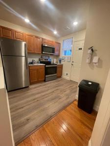 Køkken eller tekøkken på Chic 4 Br, 2Ba Apt in SE DC