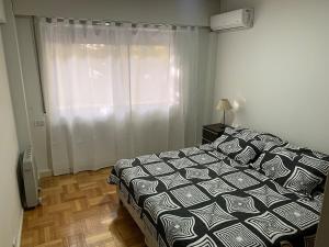 a bedroom with a bed and a window at Microcentro Mendoza in Mendoza