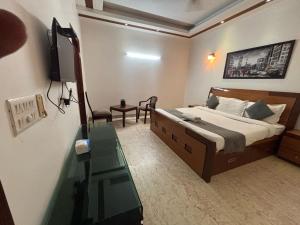 Postel nebo postele na pokoji v ubytování Hotel Stay 49 - Near Apollo Hospital