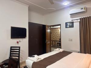 Postel nebo postele na pokoji v ubytování Hotel Stay 49 - Near Apollo Hospital