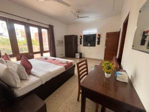 Postel nebo postele na pokoji v ubytování Hotel Stay 49 - Near Apollo Hospital