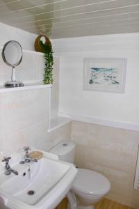 Ένα μπάνιο στο The Hideaway,Robin Hoods Bay, Perfect for two!