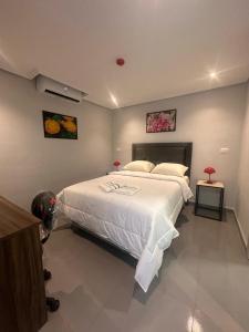 Postel nebo postele na pokoji v ubytování Hotel margarita s + 2 fotografie