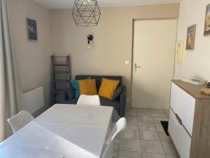 Postel nebo postele na pokoji v ubytování Vacances ou CNPE - Appart 2-3 pers - le Relais du Plessis - RICHELIEU