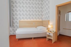 Postel nebo postele na pokoji v ubytování Hotel Flora