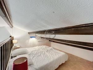 Katil atau katil-katil dalam bilik di mazet t2 pour 4 personnes avec jardin vue mer au mas de pramousquier