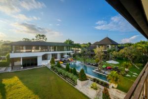 an aerial view of a villa with a swimming pool at Mahameru Uluwatu in Uluwatu