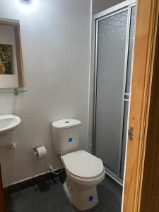 Ένα μπάνιο στο Apartamento de 3 Habitaciones Maximo 8 Personas +5 φωτογραφίες