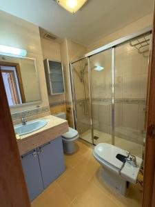 A bathroom at Flat with parking in the center of Las Rozas