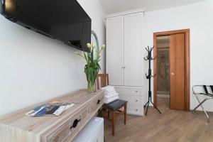 Telewizja i/lub zestaw kina domowego w obiekcie B&B Palazzo Pinto 2