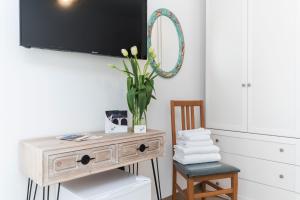 Telewizja i/lub zestaw kina domowego w obiekcie B&B Palazzo Pinto 2