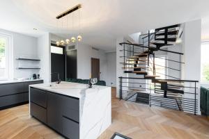 Кухня или мини-кухня в HSAUVAN - Villa Design Swimming Pool Sea View
