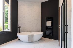 Фотография из галереи HSAUVAN - Villa Design Swimming Pool Sea View в Сен-Жан-Кап-Ферра