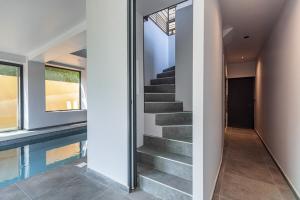 Фотография из галереи HSAUVAN - Villa Design Swimming Pool Sea View в Сен-Жан-Кап-Ферра
