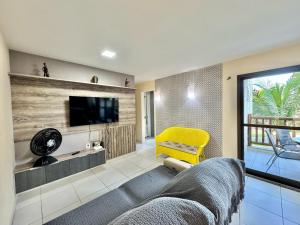 a living room with a couch and a tv at VG SUN CUMBUCO 2 quartos - B2, apto 205 in Cumbuco