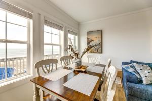 Galeriebild der Unterkunft Lovely Emerald Isle Beach House - Steps to Beach! in Emerald Isle