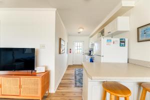 Galeriebild der Unterkunft Lovely Emerald Isle Beach House - Steps to Beach! in Emerald Isle + 19 Fotos