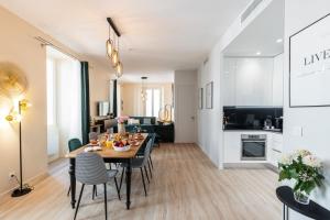 Kuchyňa alebo kuchynka v ubytovaní GESU - 2 bedroom in Old Town - Gesu Square + 27 fotografií