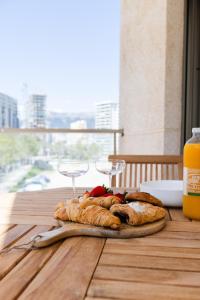 a table with a plate of pastries and a glass of orange juice at Apartamento en Calpe - Cerca del Club Náutico y playas in Calpe
