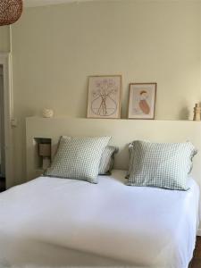 Postel nebo postele na pokoji v ubytování Le Clos Notre Dame hôtel particulier hypercentre Poitiers