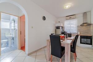 Kuchyň nebo kuchyňský kout v ubytování House Ivan