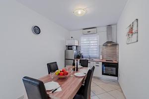 Kuchyň nebo kuchyňský kout v ubytování House Ivan