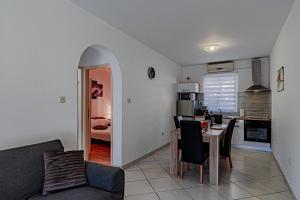 Kuchyň nebo kuchyňský kout v ubytování House Ivan