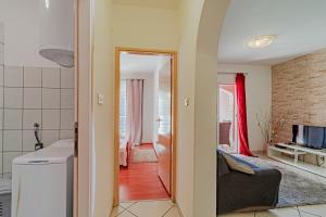 TV a/nebo společenská místnost v ubytování House Ivan