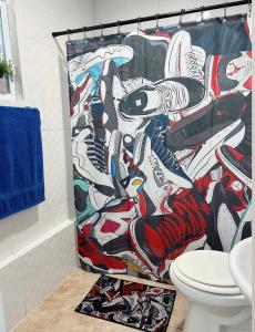 Bilik mandi di Art deco studio w private balcony close to beach