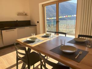 En generel udsigt til bjerge eller udsigt til bjerge taget fra lejligheden