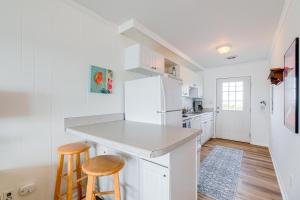 Galeriebild der Unterkunft Beachfront Emerald Isle Vacation Rental with Deck! in Emerald Isle + 19 Fotos