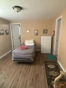 Ένα ή περισσότερα κρεβάτια σε δωμάτιο στο A home in the heart of the city