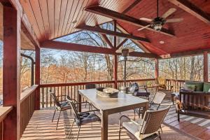 Ảnh trong thư viện ảnh của Pet Friendly Chalet With Views ở Beech Mountain