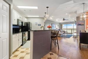 Köök või kööginurk majutusasutuses Paradise Point of View Pools Tennis and More