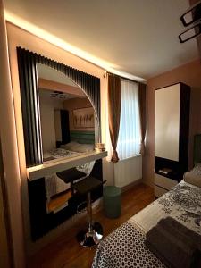 Postel nebo postele na pokoji v ubytování KARENJINA Apartmani