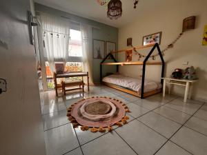 Postel nebo postele na pokoji v ubytování Spacieuse maison familiale avec piscine privée