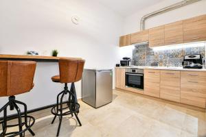 Kuchyň nebo kuchyňský kout v ubytování Cozy Flat in Central Athens - Iris