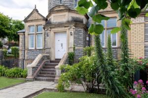 Gallery image of Balmoral Quays - Elegant Seaview Apartment with Garden-Penarth Pier in Cardiff