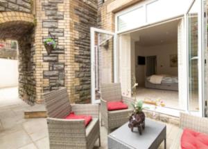 Gallery image of Balmoral Quays - Elegant Seaview Apartment with Garden-Penarth Pier in Cardiff