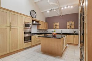Gallery image of Balmoral Quays - Elegant Seaview Apartment with Garden-Penarth Pier in Cardiff +8 photos