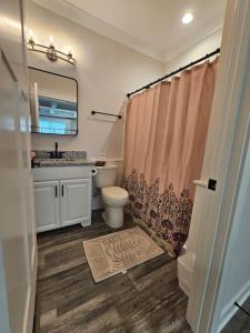 Ένα μπάνιο στο Upscale New Construction Ranch +89 φωτογραφίες