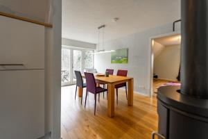 Fotografie z fotogalerie ubytování Forsthaus Wohnung 2 4 PAX Kamin & Balkon v destinaci Thale