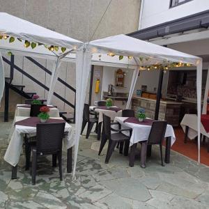 Restoran ili drugo mesto za obedovanje u objektu Hotel Poma Rosa
