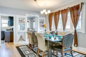 Χώρος καθιστικού στο Less Than 1 Mi to Washington Park Denver Vacation Rental